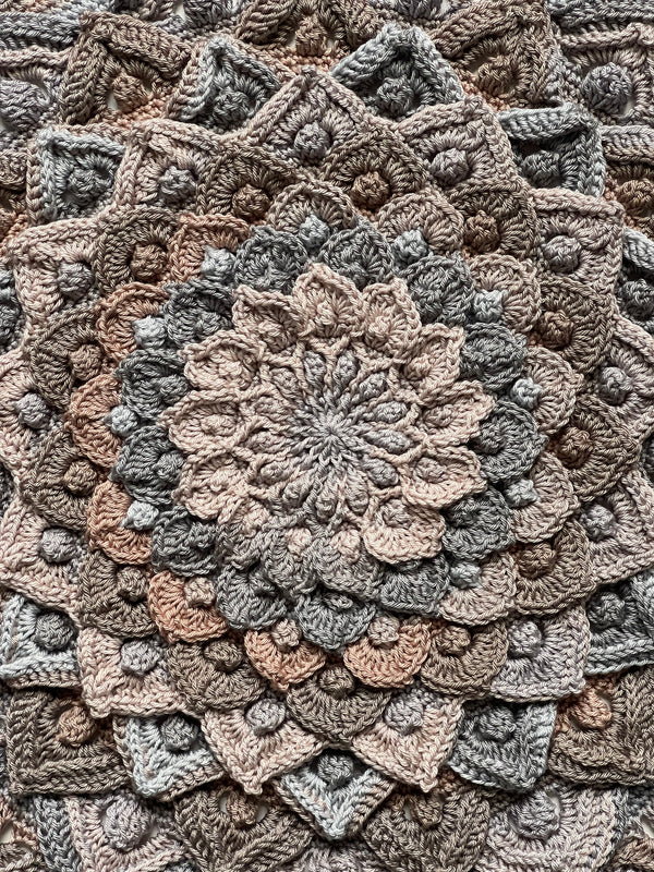 Asteria Mandala 02 18in